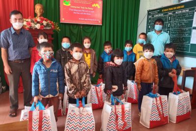 NHÓM CHIA SẺ YÊU THƯƠNG ĐỒNG HÀNH CÙNG HỌC SINH KHÓ KHĂN MUA THẺ BHYT
